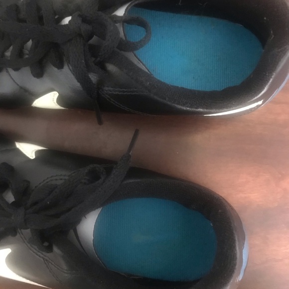 Nike soccer shoes size 4.5Y - Picture 4 of 5